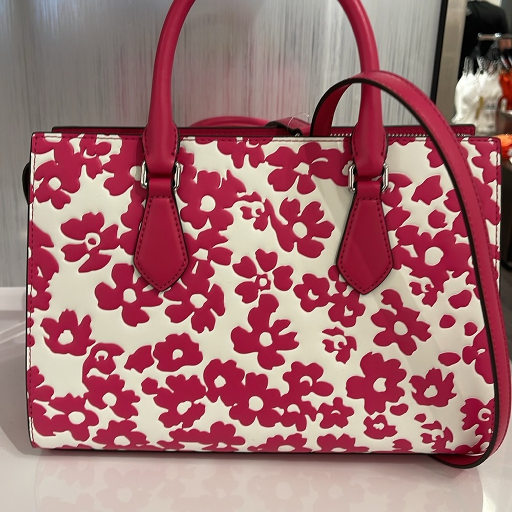Michael Kors Sheila Medium Sequined Floral Print CZ Satchel
Dragofruit
NWT - Picture 7 of 16